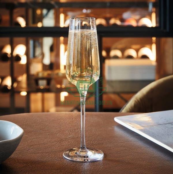 Các loại ly trong bar, nhà hàng - Các loại ly uống rượu thông dụng nhất 13 Ly White wine dùng để uống rượu quán bar