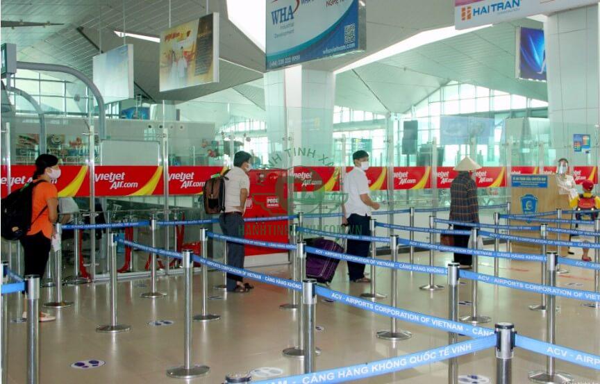 Cột chắn inox sân bay dây dài 2 mét 20 Cột inox phân làn sân bay