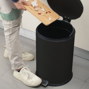 htx thung rac inox den dap chan trdd 32