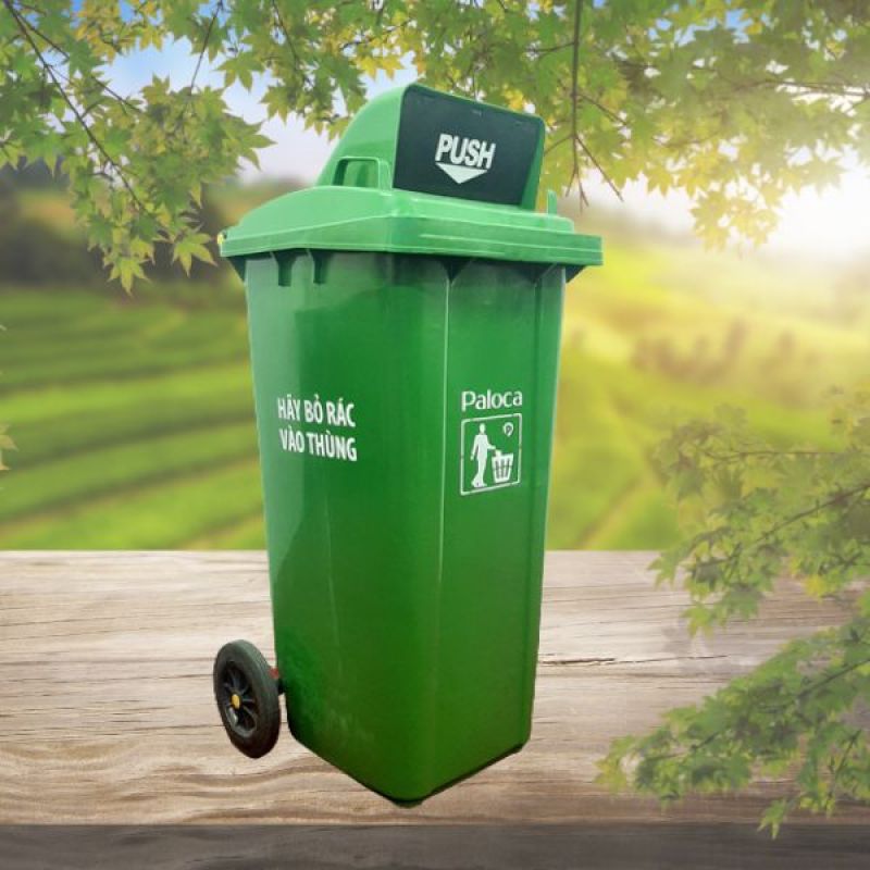 Thùng rác nhựa 120L có bánh xe thuận tiện cho việc di chuyển