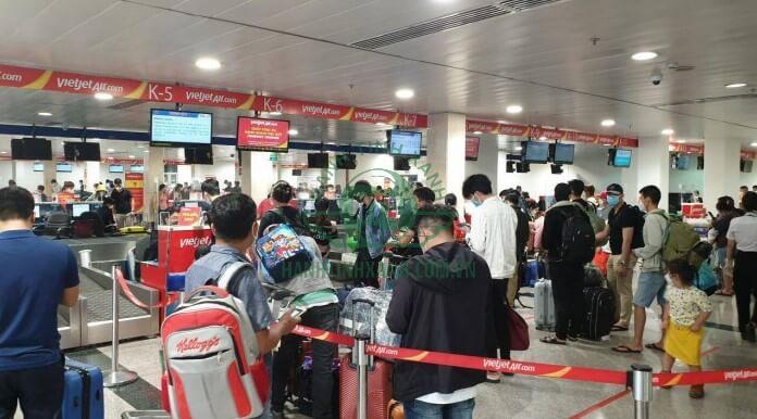 Cột chắn inox sân bay dây dài 2 mét 22 In logo lên cột bay inox dây căng 2m