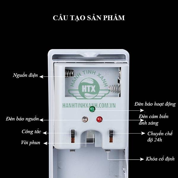 Mua máy xịt thơm tự động dùng pin sạc hay pin thường? 9 Khe lắp pin của mẫu máy xịt thơm phòng tự động dùng 2 viên pin AA