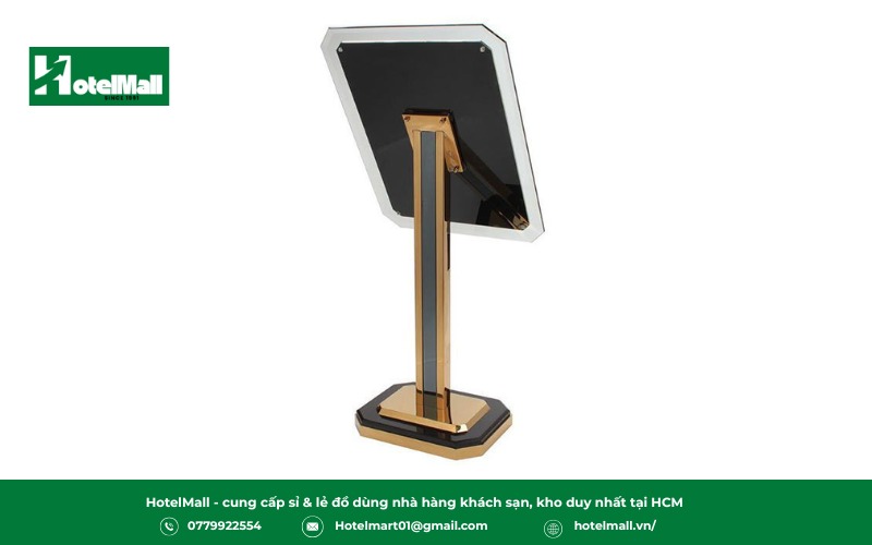 Sự kết hợp tinh tế giữa inox và kính mang đến vẻ sang trọng.