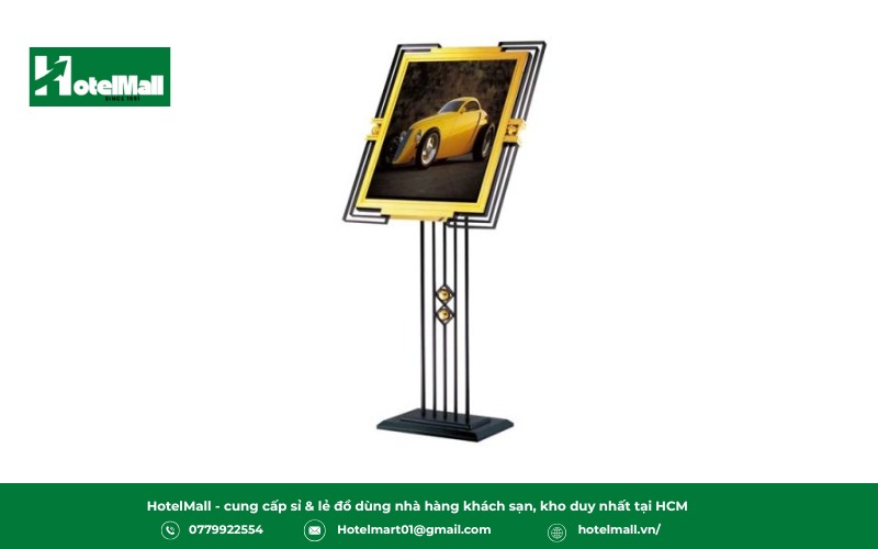 Được thiết kế lớn, nổi bật, thường đặt tại cửa ra vào hoặc khu vực lễ tân